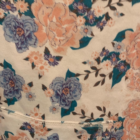 Nice brand new Hoodie with flowers on the front solid back color - Picture 3 of 10